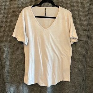 Kuhl v-neck Tshirt